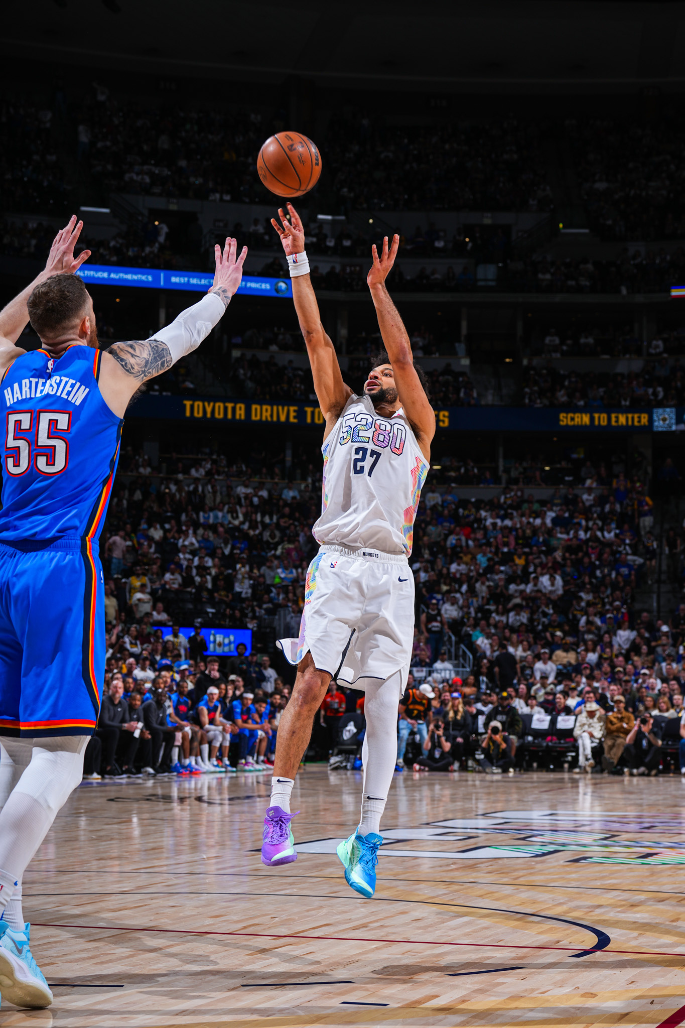 掘金全队合力防守，阻止对手得分