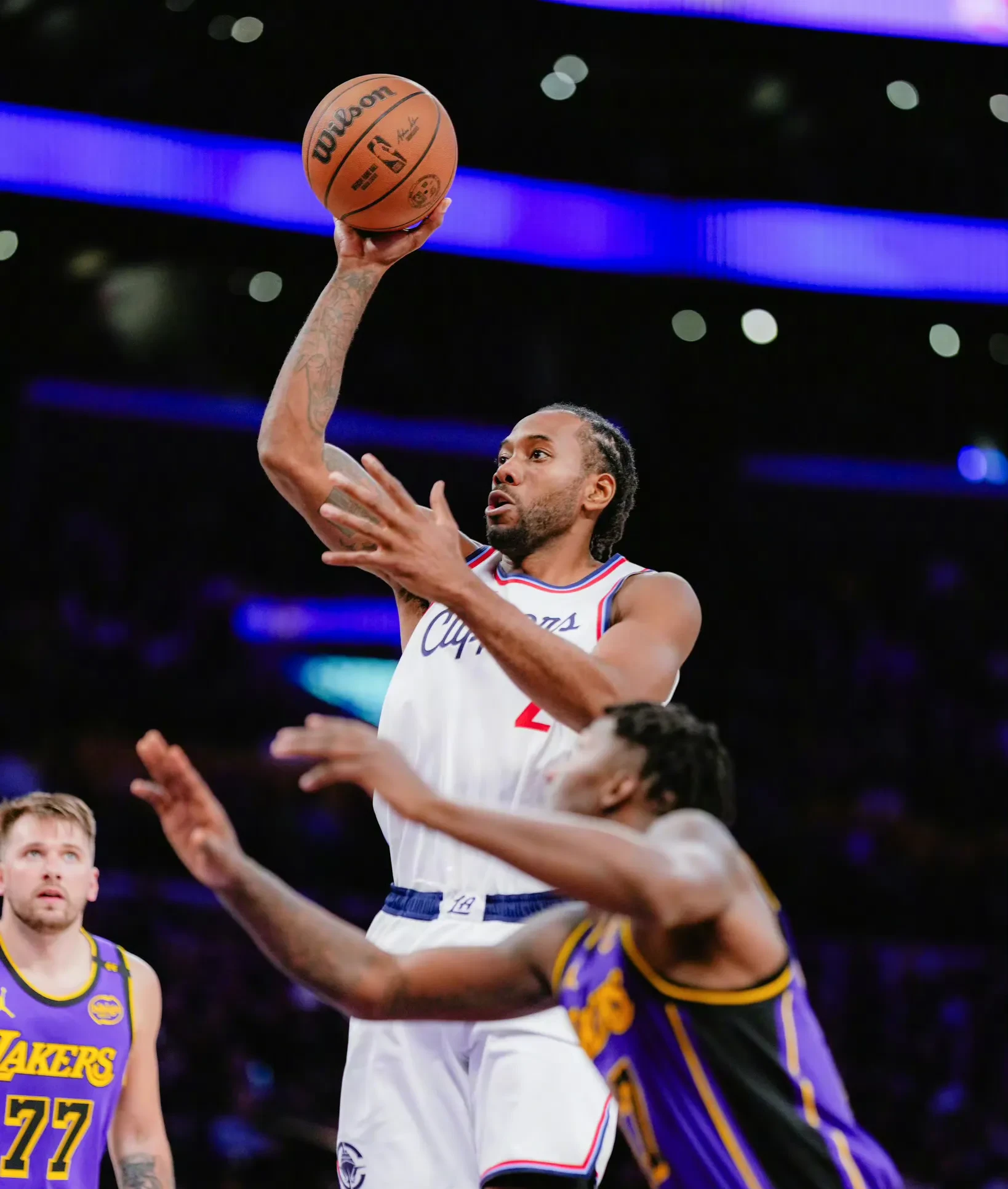 勇士战胜黄蜂，哈登独揽高分再创佳绩