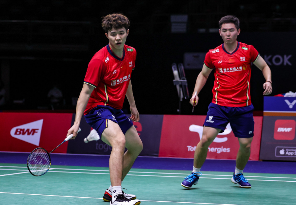 日本队鏖战丹麦队，黄鸭组合扛起全队