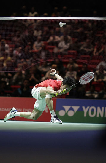 中国羽毛球队血洗马来西亚羽毛球队，李宗伟送出助攻