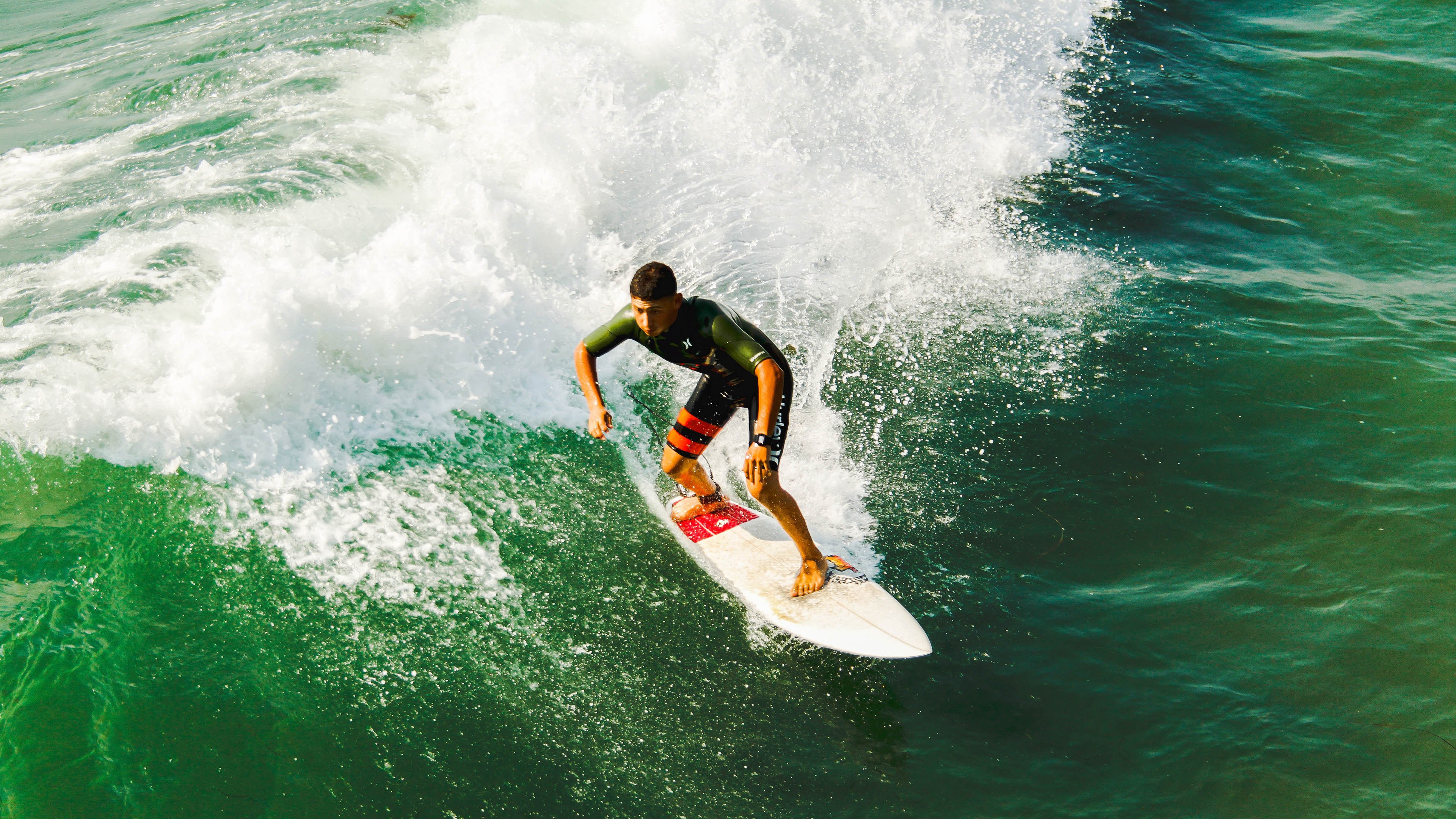 赛道风云突变，佩雷兹状态火热，迈凯伦强势横扫红牛
