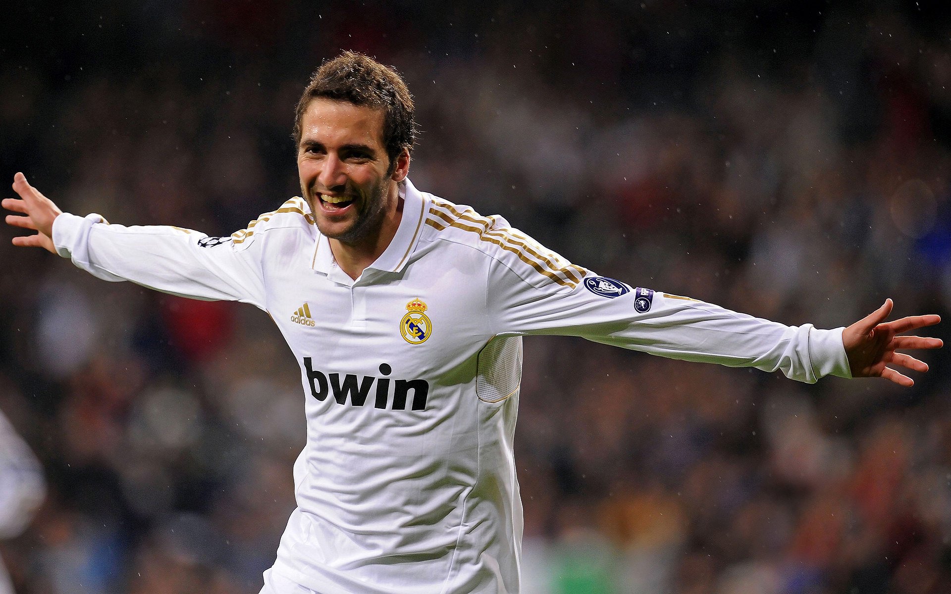 卡拉斯科独造三球点燃全场，勒沃库森战术完胜马赛晋级在望